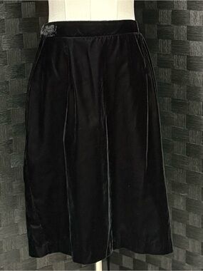 Tres Paquette VTG 90s Black Crushed Velvet A-Line Knee Length Skirt